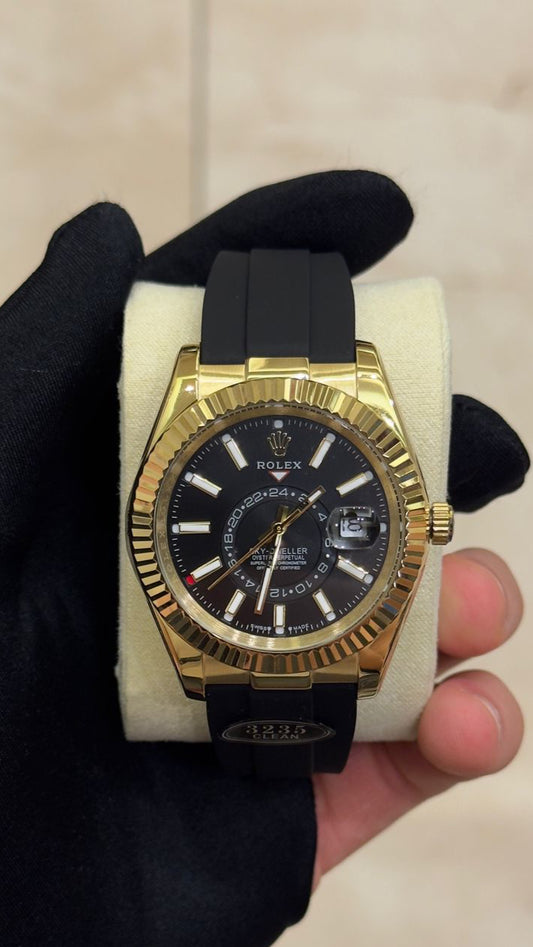 Rolex Skydweler black on gold